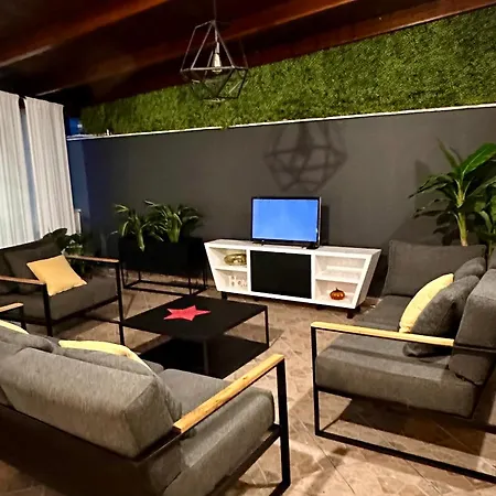 Vacation Vibes - Modern In Near Sea Apartmán