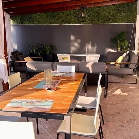 Apartment Vacation Vibes - Modern In Golem Near Sea *