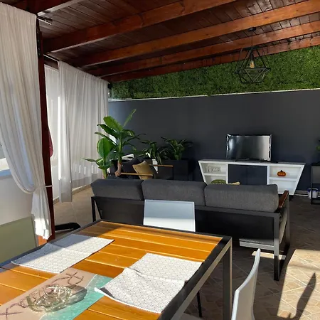 Vacation Vibes - Modern In Golem Near Sea *