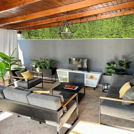 Vacation Vibes - Modern In Golem Near Sea *