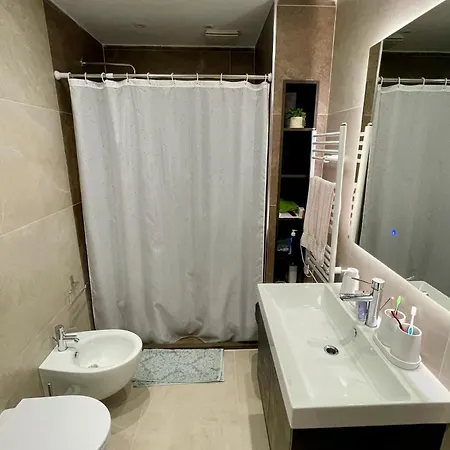 Apartment Vacation Vibes - Modern In Golem Near Sea