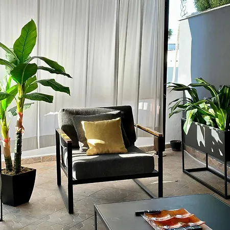 Vacation Vibes - Modern In Golem Near Sea Apartment