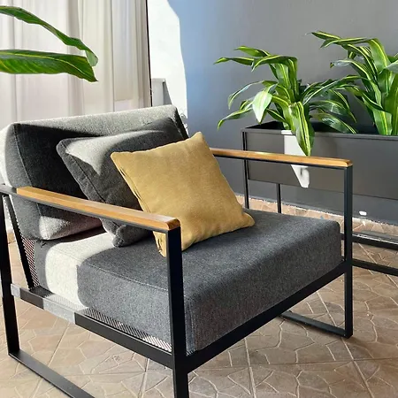Vacation Vibes - Modern In Golem Near Sea Apartment *