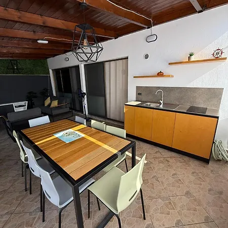 Apartment Vacation Vibes - Modern In Near Sea *