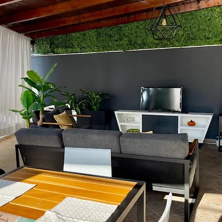 Apartment Vacation Vibes - Modern In Near Sea