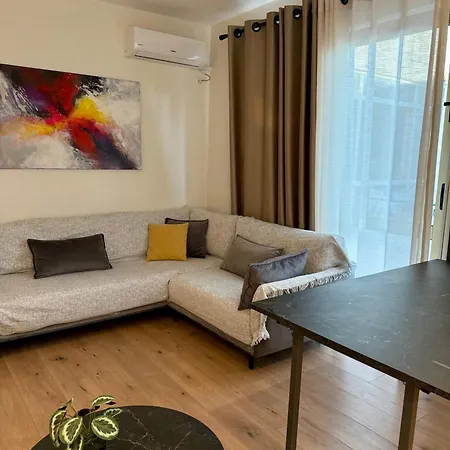 Vacation Vibes - Modern In Near Sea Apartment