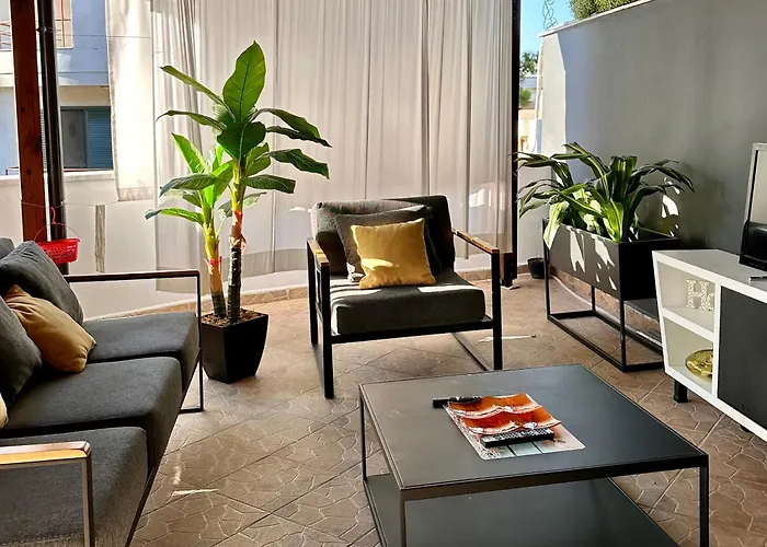 Vacation Vibes - Modern In Near Sea *